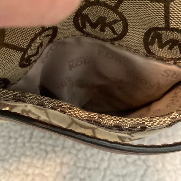 Michael Kors Gansevoort Monogram Canvas Large Tote - Picture 11 of 14